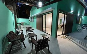 Casa verde no Pontal de Maracaipe